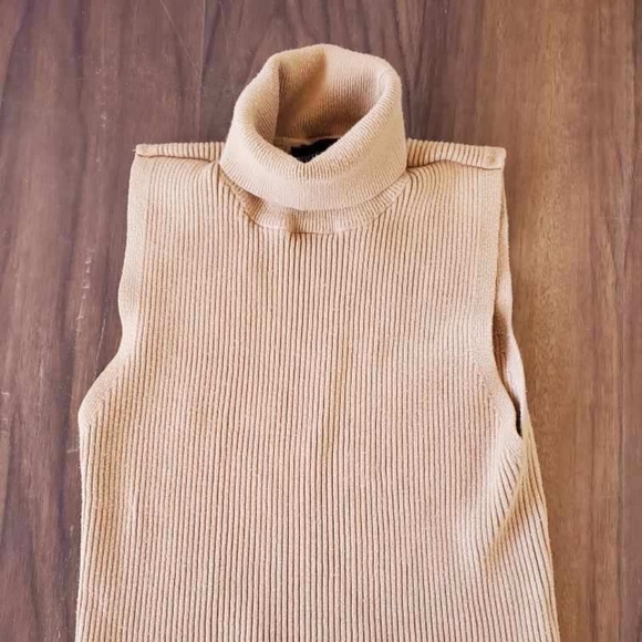 Beige - FOREVER 21 - Sleeveless - Crop - Picture 1 of 4